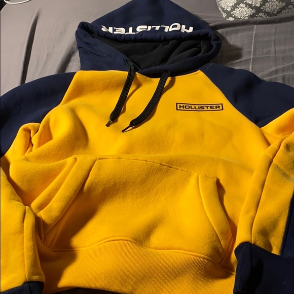 Hollister hoodie size xs , not true to size ! - Picture 5 of 7